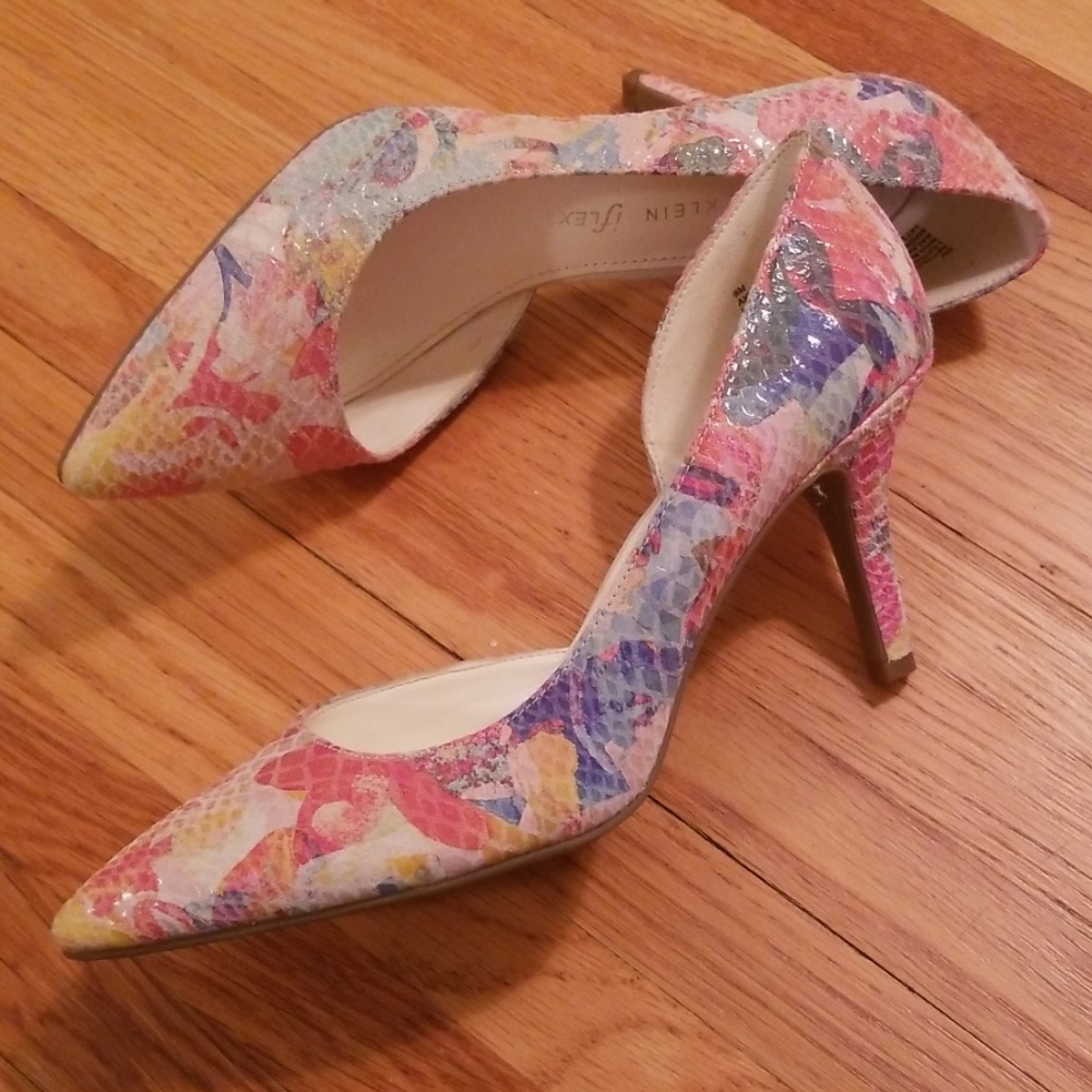 Anne Klein D'Orsay iFlex Floral Heels